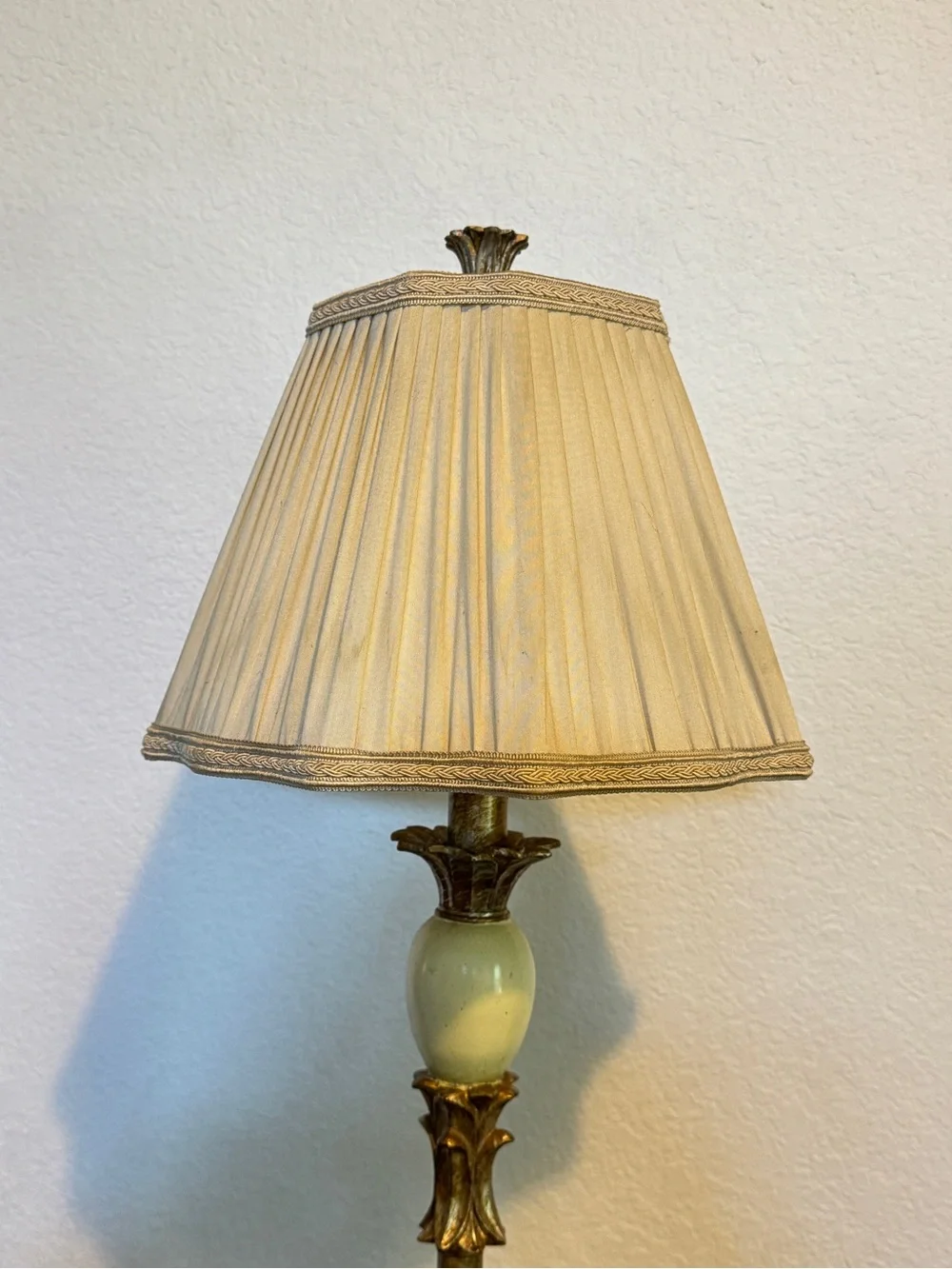 Vintage Beige Pleated Scalloped Lamp shade
